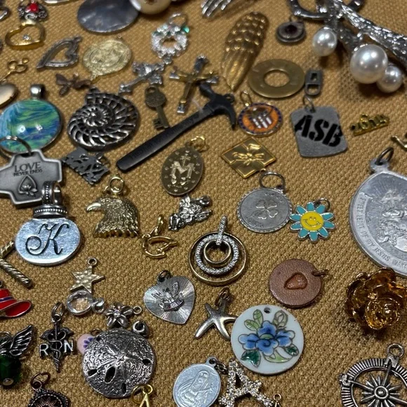 Huge bundle of pendants & charms - Picture 9 of 17